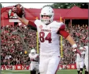  ??  ?? Arkansas tight end Hunter Henry earned freshman All-America honors last season after totaling 28 catches for 409 yards and 4 touchdowns.