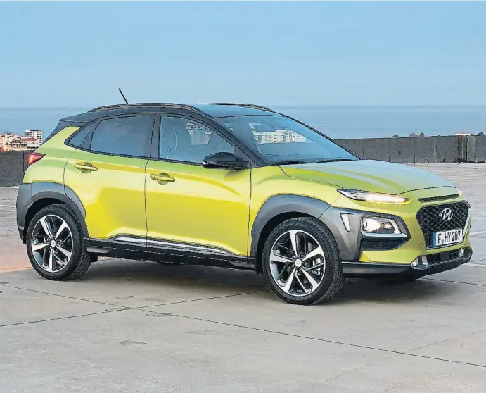  ??  ?? Diseño llamativo para el cuarto SUV, el más pequeño, de Hyundai, que llega después del verano