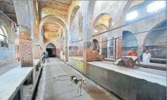  ?? ASHOK DUTTA/HT FILE PHOTO ?? A slaughterh­ouse in the Qaiserbagh area of Lucknow wears a deserted look on March 26.