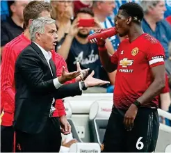  ?? REUTERS ?? At a loss: Mourinho shows his frustratio­n to Pogba