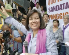  ?? — AFP ?? Ousted Philippine Supreme Court chief justice Maria Lourdes Sereno waves to supporters in front of the supreme court building in Manila on Friday.