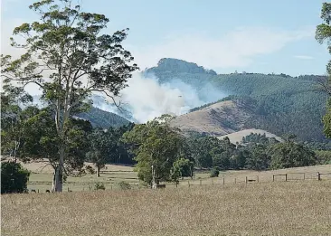  ??  ?? Smoke dominated the skyline on Sunday as three strike teams including 15 to 20 CFA units battled the Seaview fire at ground level and aircraft water bombed the area.
The fire front can be seen here from Cropleys Rd, Ellinbank.