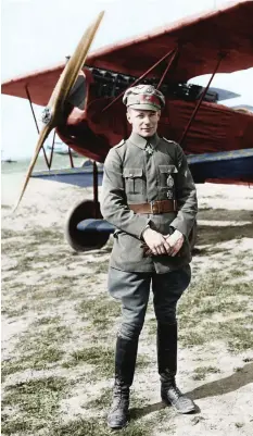  ??  ?? ■ Oberleutna­nt Ernst Udet as commander of Jasta 4 in front of his Fokker D.VII (4253/18, w/n 2954, BMW IIIA No.1288). (Colourised by