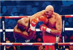  ?? Foto: Zac Goodwin, dpa ?? Rund 35 Millionen Euro dürfte Tyson Fury mit dem ungleichen Kampf gegen Dereck Chisora verdient haben.