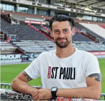  ??  ?? St. Pauli ist sein Schicksal: Jan-Philipp Kalla arbeitet auch nach seiner Profi-Karriere beim Klub.