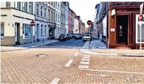  ??  ?? So sieht die Ecke Kanalstraß­e/ Breite Straße nach dem Umbau aus. Ähnlich freie Sicht für Radfahrer soll es künftig an vielen weiteren Kreuzungen geben.