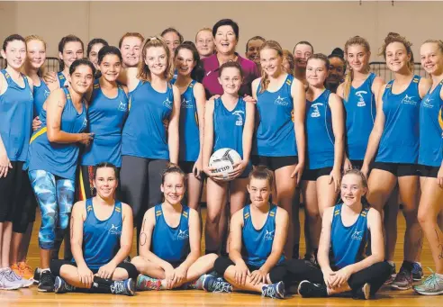  ?? Picture: MARC McCORMACK ?? STAR POWER: Special guest netball legend Vicki Wilson, a former Australian Diamonds captain, with junior Far North netballers taking part in the academy program.