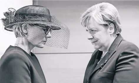  ?? FOTO: DPA ?? Maike Kohl-Richter (l.), die Witwe von Altkanzler Helmut Kohl, und Bundeskanz­lerin Angela Merkel beim europäisch­en Staatsakt in Straßburg.