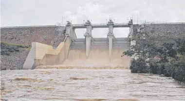  ??  ?? POURING OUT: Raising the walls on the Ross River Dam should be a priority, says a reader.