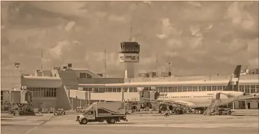  ?? Foto: shuttersto­ck ?? Si se concreta una estación en el aeropuerto de Cancún, Asur dispone de reserva territoria­l.