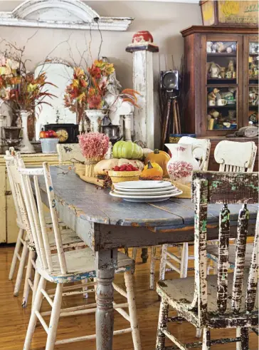  ??  ?? Homeowner Sue Jackson embraces the fall season with a natural look of weathered wood on her farm table. Even if the bare wood look is one you love, it’s a good idea to give the piece a protective clear coat so diners don’t get splinters.