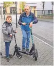  ??  ?? Emre (7) hätte gerne einen E-Roller. Das Foto hat Emres Papa gemacht.