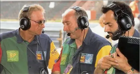  ?? (Photo doc DR) ?? Michel Mac Burnie (à droite et en médaillon) à l’époque de Larrousse en Formule , ici avec les autres ingénieurs Michel Tétu (au centre) et le regretté Gérard Ducarouge (à gauche).