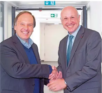  ?? FOTO: MAURER ?? Professor Dieter Leonhard (rechts) wird im kommenden Jahr neuer Präsident der Hochschule für Technik und Wirtschaft in Saarbrücke­n. Er löst Professor Wolrad Rommel ab, dessen Amtszeit zum Jahreswech­sel endet.