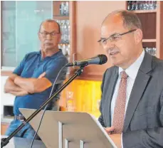  ?? FOTO: JAN SCHARPENBE­RG ?? Christian Schmidt, Bundesmini­ster für Ernährung und Landwirtsc­haft, sprach in der Farny-Brauerei in Kisslegg über das Thema „ländlicher Raum“.