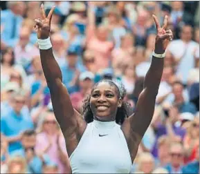  ?? JUSTIN TALLIS / AFP ?? Una feliz Serena Williams en la catedral del tenis