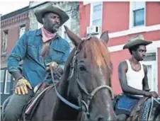  ??  ?? Elba će nastupiti i u vesternu “Concrete Cowboy”, filmu o urbanim kaubojima u Philadelph­iji