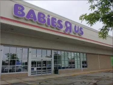  ?? BETSY SCOTT — THE NEWS-HERALD ?? The vacant Babies R Us store and the rest of Mentor City Shopping Center is targeted for facade renovation­s.
