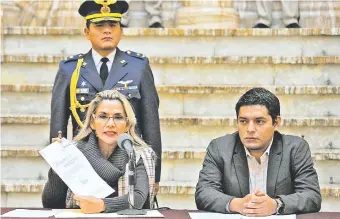  ??  ?? La presidenta interina de Bolivia, Jeanine Áñez, remitió al Parlamento el proyecto de ley para la convocator­ia de elecciones presidenci­ales, para regulariza­r la situación en el país.