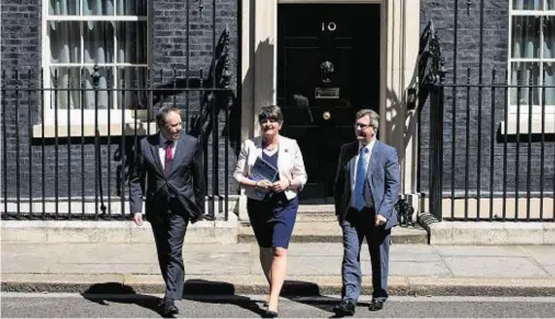  ??  ?? SUPPORTING ACT: Democratic Unionist Party leader Arlene Foster, deputy leader Nigel Dodds, left, and MP Sir Jeffrey Donaldson