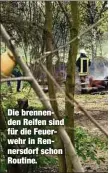  ??  ?? Die brennenden Reifen sind für die Feuerwehr in Rennersdor­f schon Routine.