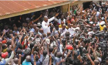  ?? JEROME DELAY ASSOCIATED PRESS ?? Martin Fayulu s’est adressé à ses militants, de la coalition Lamuka, rassemblés vendredi à Kinshasa. Les militants scandaient des chansons hostiles à Félix Tshisekedi.
