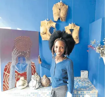  ?? Picture: BARBARA HOLLANDS ?? DIGGING DEEP: Mdantsane artist, model and entreprene­ur Siphenokuh­le Runqu, 22, has produced powerful ceramic pieces that convey the emotional effects of rape.