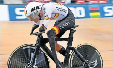  ?? ?? Ricardo Ten, durante una de sus pruebas en el velódromo de Saint-Quentin-en-Yvelines.