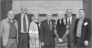  ??  ?? Tom Pennel, Neil and Jean Helm, Jerry Leach, Amy and Tim Leach and Preserve Arkansas Board President Bobby Braly with Historic Cane Hill