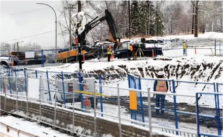  ?? CITIZEN PHOTO BY BRENT BRAATEN ?? The installati­on of a new sanitary sewer line along Lower Patricia Boulevard will require Queensway to be closed at the intersecti­on with Patricia for several weeks.