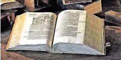  ??  ?? FOTO: WARTBURG-STIFTUNG EISENACH Die sogenannte Wartburg-Bibel, in der Übersetzun­g Martin Luthers, gedruckt bei Hans Lufft, Wittenberg 1541