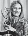  ?? THE ASSOCIATED PRESS ?? Cloris Leachman with her Emmy award for outstandin­g single performanc­e by an actress in “A Brand New Life.”