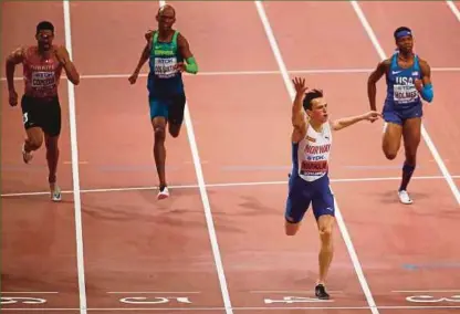  ?? (Foto EPA) ?? Warholm menamatkan larian dalam acara 400 meter lari berpagar pada Kejohanan Olahraga Dunia di Doha, kelmarin.