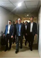  ?? Divulgação/ Presidênci­a da República ?? Jair Bolsonaro, após alta, durante saída do hospital Albert Einstein nesta quarta (13)