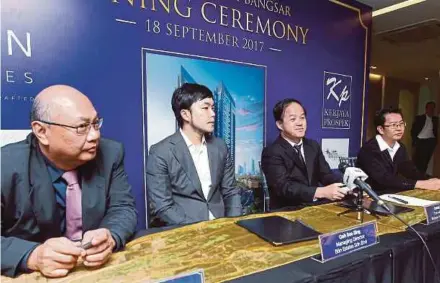  ?? PIC BY KHAIRUL AZHAR AHMAD ?? (From left) Bon Estates Sdn Bhd project director Liew Kok Earn, managing director Goh Soo Sing, Kerjaya Prospek executive chairman Datuk Tee Eng Ho and its project director Tee Eng Tiong at the signing ceremony between Bon Estates and Kerjaya Prospek yesterday.