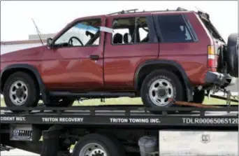  ?? ERIC GAY — THE ASSOCIATED PRESS ?? Officials remove a car of the suspect in a series of bombing attacks in Austin from where he blew himself up as authoritie­s closed in, Wednesday in Round Rock, Texas.