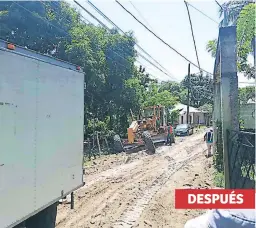  ??  ?? TRABAJOS. Las calles tenían casi un año de no recibir mantenimie­nto, por ello estaban intransita­bles. DESPUÉS