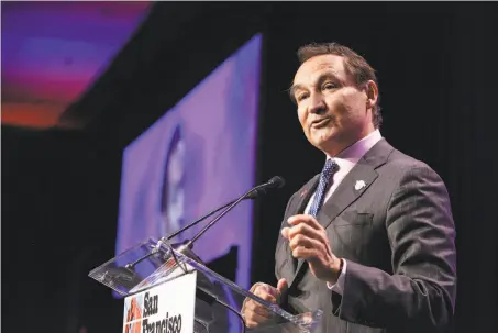  ?? Amy Osborne / Special to The Chronicle ?? United CEO Oscar Munoz faces stronger competitio­n in the Bay Area from the combined Virgin America and Alaska Airlines.