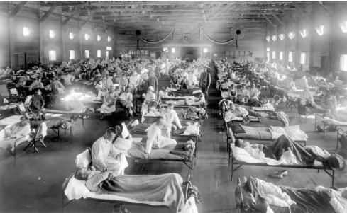  ??  ?? The flu virus thrived in wartime conditions. American soldiers stricken during the pandemic are treated in a hospital ward at Fort Riley, Kansas.