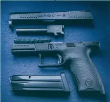  ??  ?? CZ P10C手枪外形与格­洛克19相似，但加以多处改进设计