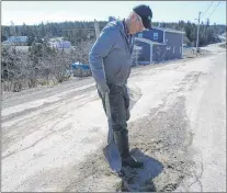  ?? SUBMITTED PHOTO ?? Lindsay Penney, age 70, fills in potholes in his community of Britannia.