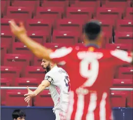  ?? SUSANA VERA / REUTERS ?? Benzema celebra su gol ante el Atlético, en el Wanda Metropolit­ano.