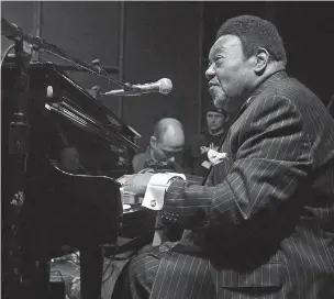  ?? RAHAV SEGEV/NEW YORK TIMES FILE PHOTO ?? Fats Domino performs at the Pink Elephant nightclub in New York in November 2007. Domino, a singer known for his two-fisted boogie-woogie piano and nonchalant vocals who had more than three dozen hits in the 1950s and ’60s, has died at age 89.