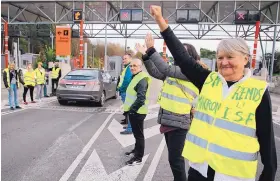  ?? BOB EDME/ASSOCIATED PRESS ?? A demonstrat­or wearing a yellow jacket reading “Macron give us the wealth tax” protests at the toll gates on a motorway at Biarritz southweste­rn France, Wednesday.