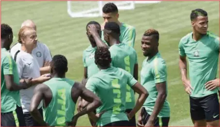  ??  ?? Gernot Rohr giving instructio­ns to Super Eagles Players