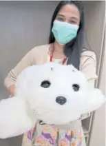  ?? ?? The interactiv­e robotic seal named Paro.