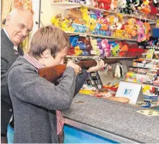  ??  ?? Tobias Heim war beim Kinderfest in Oberreitna­u 2017 Schützenkö­nig – heuer gab es für ihn noch keine Klasse beim Wiesn-Schützenkö­nig der Lindauer Zeitung – aber vielleicht im kommenden Jahr.