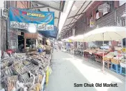  ?? ?? Sam Chuk Old Market.
