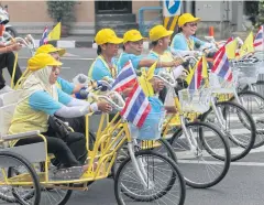  ?? APICHIT JINAKUL ?? People on their tricycles get ready for the whistle to blow before setting off on the mass ride.