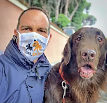  ??  ?? Nella foto qui sotto
Dr.Dog con il suo bellissimo Flat Coated Retriever di nome Mork.